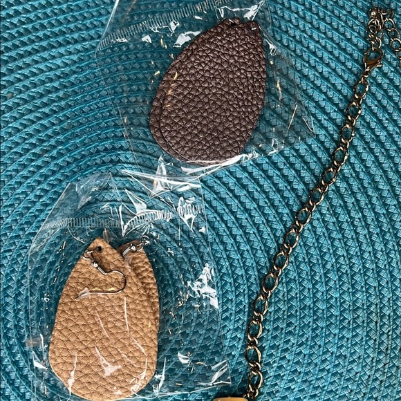 Geometric Necklace and Earrings Set, Beige and Metallic Grey Copper.Muted colors - Picture 4 of 10